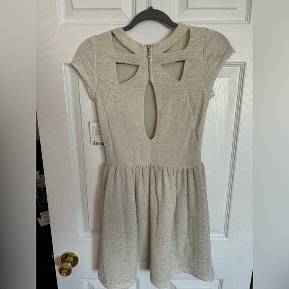 Kimchi Blue Mini 🩵✨ - Picture 6 of 8